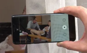 Vợ sắp cưới của con trai gian díu với bố gã chồng bị gã quản lý khu phố phát hiện