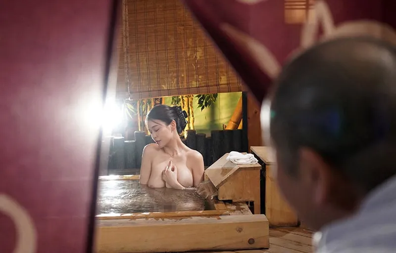 Người tình của con trai bị bố ông chồng nhìn trộm khi đang tắm rồi phang đến mang thai